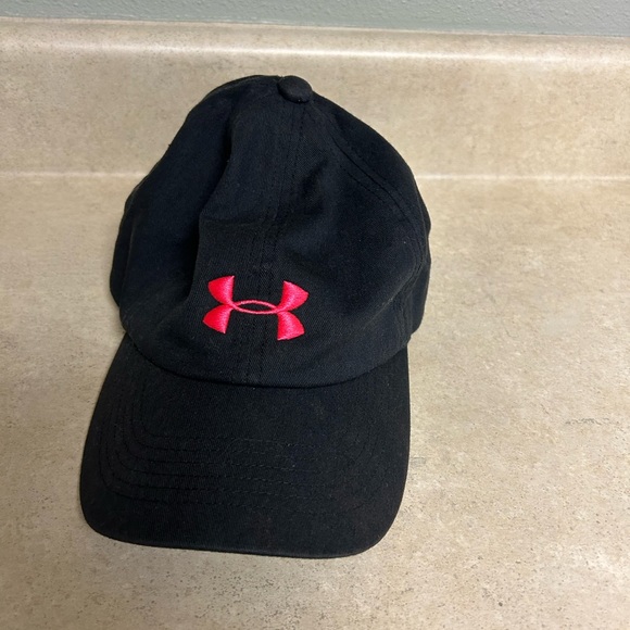 Youth girls Under Armour Black Cap with Pink Logo years 4-6 - Picture 1 of 4